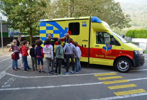 Giornata del soccorso presso le scuole elementari di Serravalle – Giornata del soccorso presso le scuole elementari di Serravalle –